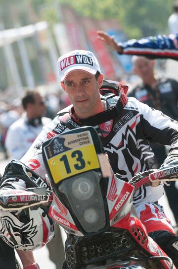 Farreti est¨¢ volcado en la actualidad en su carrera dakariana, pero antes de las dunas del desierto se labr¨® una carrera en el enduro, donde uno de sus mayores logros fue el campeonato del mundo de 2000. Adem¨¢s, integr¨® el equipo nacional de enduro en tres de las victorias en el Trofeo Junior de los Seis D¨ªas.