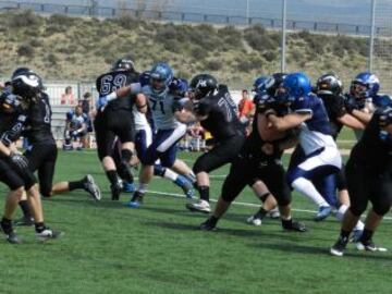 En la serie B, Barberà Rookies sumó su séptima victoria en feudo de Zaragoza Hurricanes (0-24). Rookies e Imperians siguen invictos y ya tienen el billete a semifinales de la Serie B.