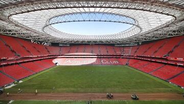 El verde de San Mamés se sustituye esta semana.