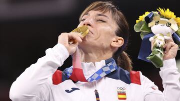 Karateca internacional retirada a sus 41 años de edad. Sandra Sánchez es considerada la mejor karateca en la categoría de kata femenino después de permanecer seis años consecutivos como líder de la clasificación mundial, siendo en 2018 designada como tal por el ranking “All time” de la Federación Mundial de Karate. En 2017 recibió el Premio Nacional del Deporte de España. En 2021 se hizo con la Triple Corona (Campeona de Europa, Campeona del Mundo y Campeona Olímpica), y en 2022 consiguió los Juegos Mundiales de Karate, logrando así los cuatro grandes títulos. Campeona de Europa en siete ocasiones consecutivas y primera campeona olímpica de la historia de karate en los Juegos Olímpicos de Tokio 2002. 