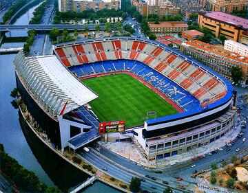 Campo del Atlético de Madrid desde octubre de 1966 hasta mayo de 2017. Situado a orillas del río Manzanares y con una capacidad de 54. 907 localidades. Demolido entre febrero de 2019 y julio de 2020.