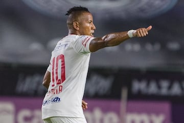 El atacante ecuatoriano llegó a los Diablos Rojos procedente del Real Salt Lake, de la MLS. Joao Plata generó expectativas en la afición escarlata, pero, hasta el momento, no ha podido estar a la altura. Entre lesiones y problemas extracancha, el delantero sólo ha disputado siete encuentros con Toluca (uno como titular). Sobra decir que no ha marcado.
