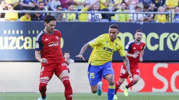 25/04/23 PARTIDO PRIMERA DIVISION CADIZ - OSASUNA  JUAN CRUZ CON ROGER MARTI