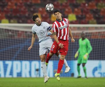 Luis Suárez y César Azpilicueta.