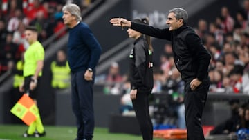 Athletic Bilbao's Spanish coach Ernesto Valverde gestures during the Spanish league football match between Athletic Club Bilbao and Real Betis at San Mames Stadium in Bilbao on March 22, 2026. (Photo by ANDER GILLENEA / AFP)