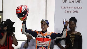 Marc M&aacute;rquez en el podio de Qatar.