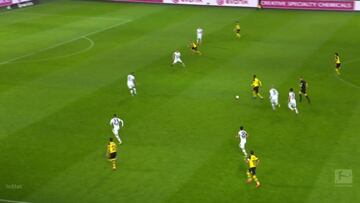 Alcácer marcó uno de los goles del año... lástima que el VAR se lo anuló