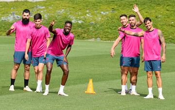 Villalibre, Albeniz, Iñaki Williams, De Marcos, Yeray y Dani García, en Lezama.