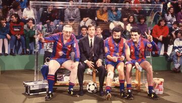 Cruyff con el grupo humorístico La Trinca.