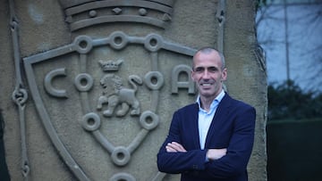 Puñal junto al monolito con el escudo de Osasuna en Tajonar.