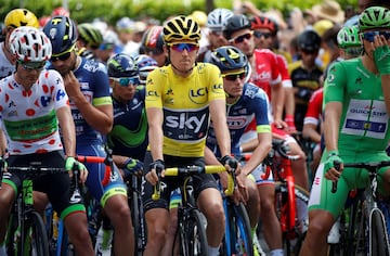 Nathan Brown, Geraint Thomas y Marcel Kittel antes del comienzo de la etapa en Luxemburgo.