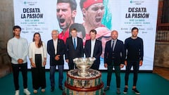 Carlos Taberner, Bernab&eacute; Zapata, Anabel Medina, Joan Rib&oacute;, Ximo Puig, Toni Gaspar y Enric Rojas, durante el acto de presentaci&oacute;n de Valencia como sede de la fase de grupos de la Copa Davis.