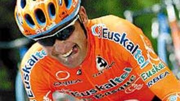 Iban Mayo dio el primer pelotazo.