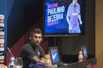 La presentación de Paulinho con el Barcelona en imágenes