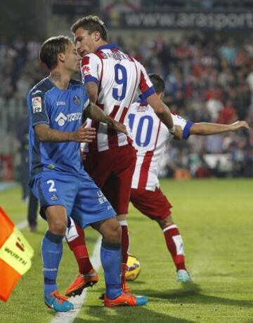 Expulsion de Aléxis por un manotazo sobre Mandzukic 