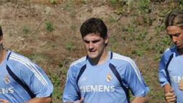 <B>OFERTAS.</B> Guti anunció su deseo de dejar el Madrid al final de la pasada campaña, pero hasta ahora no se ha concretado ninguna oferta.