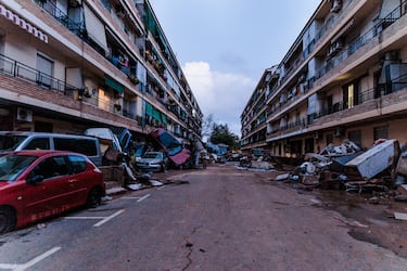 Aspecto de una de las calles en Alfafar, Valencia, afectada por las inundaciones.
