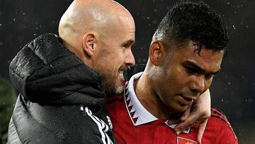 Manchester United's Dutch manager Erik ten Hag (L) and Manchester United's Brazilian midfielder Casemiro (R) after the final whistle of the English Premier League football match between Everton and Manchester United at Goodison Park in Liverpool, north west England on October 9, 2022. (Photo by Oli SCARFF / AFP) / RESTRICTED TO EDITORIAL USE. No use with unauthorized audio, video, data, fixture lists, club/league logos or 'live' services. Online in-match use limited to 120 images. An additional 40 images may be used in extra time. No video emulation. Social media in-match use limited to 120 images. An additional 40 images may be used in extra time. No use in betting publications, games or single club/league/player publications. /