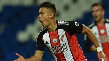 Rafael Santos Borré en un partido de River Plate