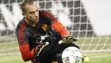 Pau L車pez no realiza todo el entrenamiento por un dolor