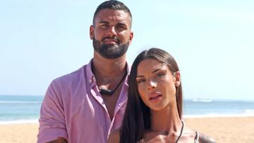 Llevan un a?o juntos. Rober y Alba se conocieron en una fiesta donde ¨¦l tuvo claro desde el primer instante que la expretendienta de 'Mujeres y hombres y viceversa' terminar¨ªa siendo su pareja. Finalmente, su insistencia le permiti¨® conquistar a la televisiva. Conviven en Madrid desde el tercer mes de relaci¨®n.