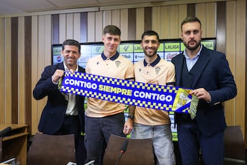 Juanjo Lorenzo y Juan Cala junto a Mario Climent e Iker Recio en la sala de prensa del Nuevo Mirandilla.