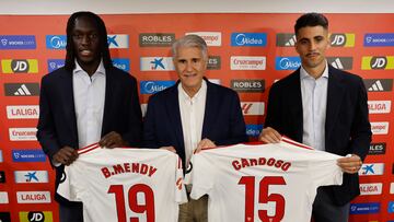 Cardoso, a la derecha, junto a Cordón y Mendy.