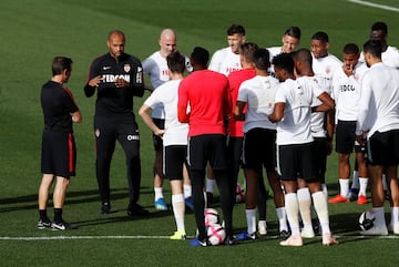 El delantero colombiano Radamel Falcao regresó a Mónaco y realizó su primer entrenamiento con el equipo, bajo el mando del nuevo técnico Thierry Henry.