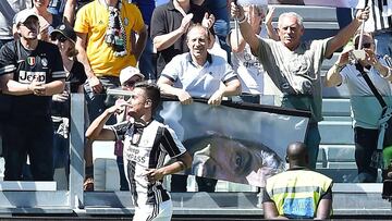 Mandzukic and Dybala fire Juve to record scudetto