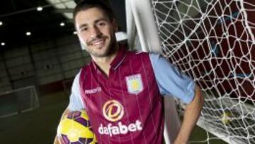 Oficial: Carles Gil al Aston Villa