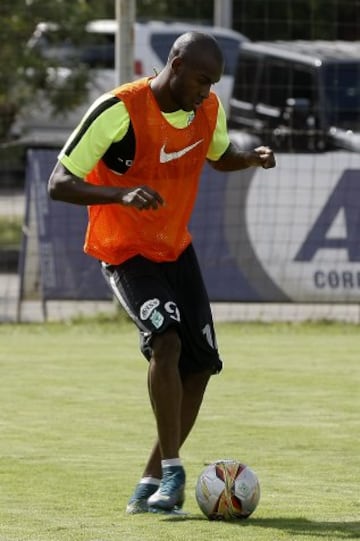 El atacante cumple su primer entrenamiento a servicio de Reinaldo Rueda.