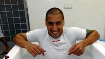 <b>PREPARADO. </b>Ariel tuvo que meterse en hielo para rebajar el calor, las ganas y la ansiedad que tiene por ser titular en El Sardinero.