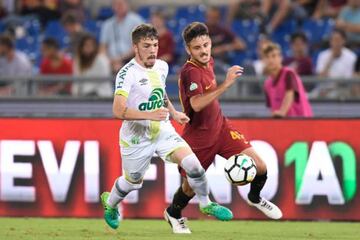 1 septiembre 2017: Chapecoense jugó un partido amistoso ante Roma. Los brasileños cayeron 4-1 en el amistoso disputado en el estadio Olímpico de la capital italiana. Hubo homenaje nueve meses después de la tragedia.