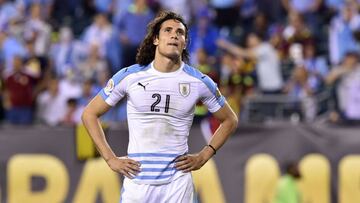 Uruguay's Edinson Cavani shows his dejection during the Copa America Centenario football tournament match against Venezuela in Philadelphia, Pennsylvania, United States, on June 9, 2016. / AFP PHOTO / NICHOLAS KAMM