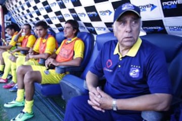 El uruguayo nacionalizado chileno jugó en Everton, O'Higgins y Fernández Vial y también estuvo a cargo de sus bancas.