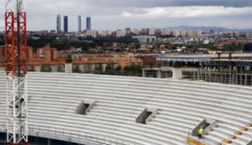 La grada alta norte con la ciudad de Madrid al fondo. 