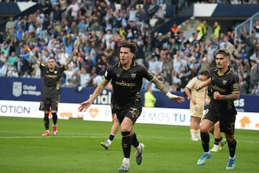 La camiseta está inspirada en las temporadas 2001/2002 y 2002/2003 del Málaga CF, una etapa que simboliza el renacimiento del club y su consolidación en Primera División, culminada con la conquista de la Copa Intertoto en agosto de 2002, su primer título europeo. 