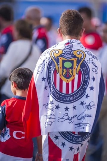 Guadalajara y Monarcas disputaron el título copero de la Liga MX y los aficionados mostraron el colorido en las tribunas. ¡Mucho amor!