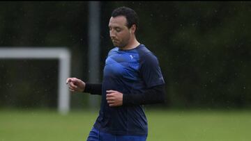 Santi Cazorla entrena en solitario.