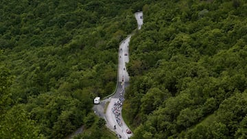 The peloton rides during the 7th stage of the 108th Giro d'Italia cycling race 168kms from Castel di Sangro to Tagliacozzo on May 16, 2025. (Photo by Luca Bettini / AFP)