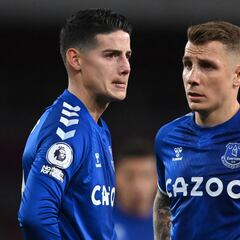 Digne critica a Benítez y habla sobre salida de James de Everton