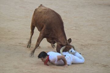 Este 7 de julio ser¨¢n los toros de la ganader¨ªa N¨²?ez del Cuvillo los que recorran las calles de la capital navarra. De esta forma comienza as¨ª el primero de los ocho encierros de las fiestas.