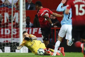 Manchester United y Manchester City se enfrentaron en la jornada por la Premier League. El partido terminó 2-0 a favor del equipo dirigido por Pep Guardiola. 