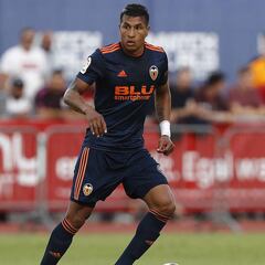 Valencia cumple y adquiere el pase de Jeison Murillo