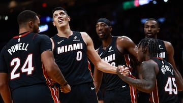 MIAMI, FLORIDA - OCTOBER 26: Simone Fontecchio #0 of the Miami Heat reacts with teammates Davion Mitchell #45 of the Miami Heat and Norman Powell #24 of the Miami Heat against the New York Knicks during the first half at Kaseya Center on October 26, 2025 in Miami, Florida. NOTE TO USER: User expressly acknowledges and agrees that, by downloading and or using this photograph, User is consenting to the terms and conditions of the Getty Images License Agreement. Carmen Mandato/Getty Images/AFP (Photo by Carmen Mandato / GETTY IMAGES NORTH AMERICA / Getty Images via AFP)