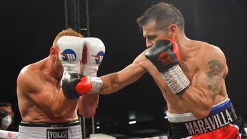 Sergio 'Maravilla' Martínez golpea a Jose Miguel Fandiño.