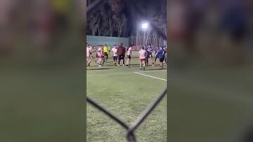 El video que deja al descubierto la indisciplina en Colo Colo: Pizarro y Thompson a los golpes