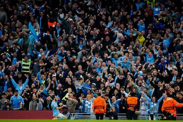 2-0. Bernardo Silva celebra el segundo gol que anota en el  minuto 36 de partido.