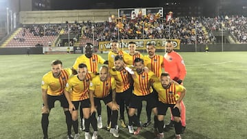 Los jugadores del Sant Andreu, antes del partido de Copa del Rey ante el Calahorra.