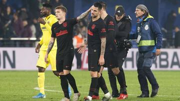 Trippier saluda a Vitolo después del partido en El Madrigal.